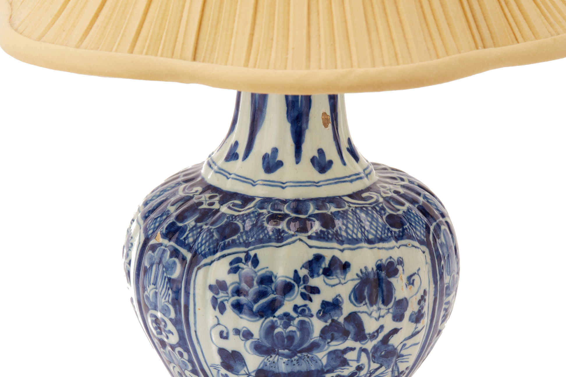 A BLUE AND WHITE VASE MOUNTED AS A TABLE LAMP - Image 2 of 2