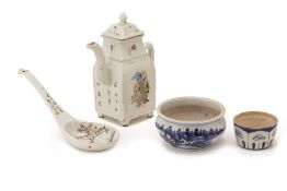 A GROUP OF FOUR ORIENTAL PORCELAIN ITEMS