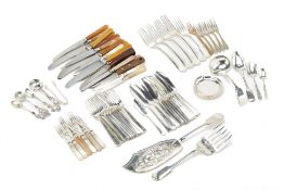 A QUANTITY OF ASSORTED SILVER & SILVER PLATED CUTLERY