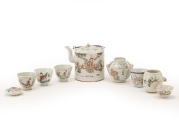 A GROUP OF CHINESE FAMILLE ROSE PORCELAIN ITEMS