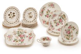 A GROUP OF ROYAL WORCESTER AND WEDGWOOD PLATES