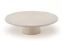 A DUTCHDELUXES CERAMIC CAKE STAND