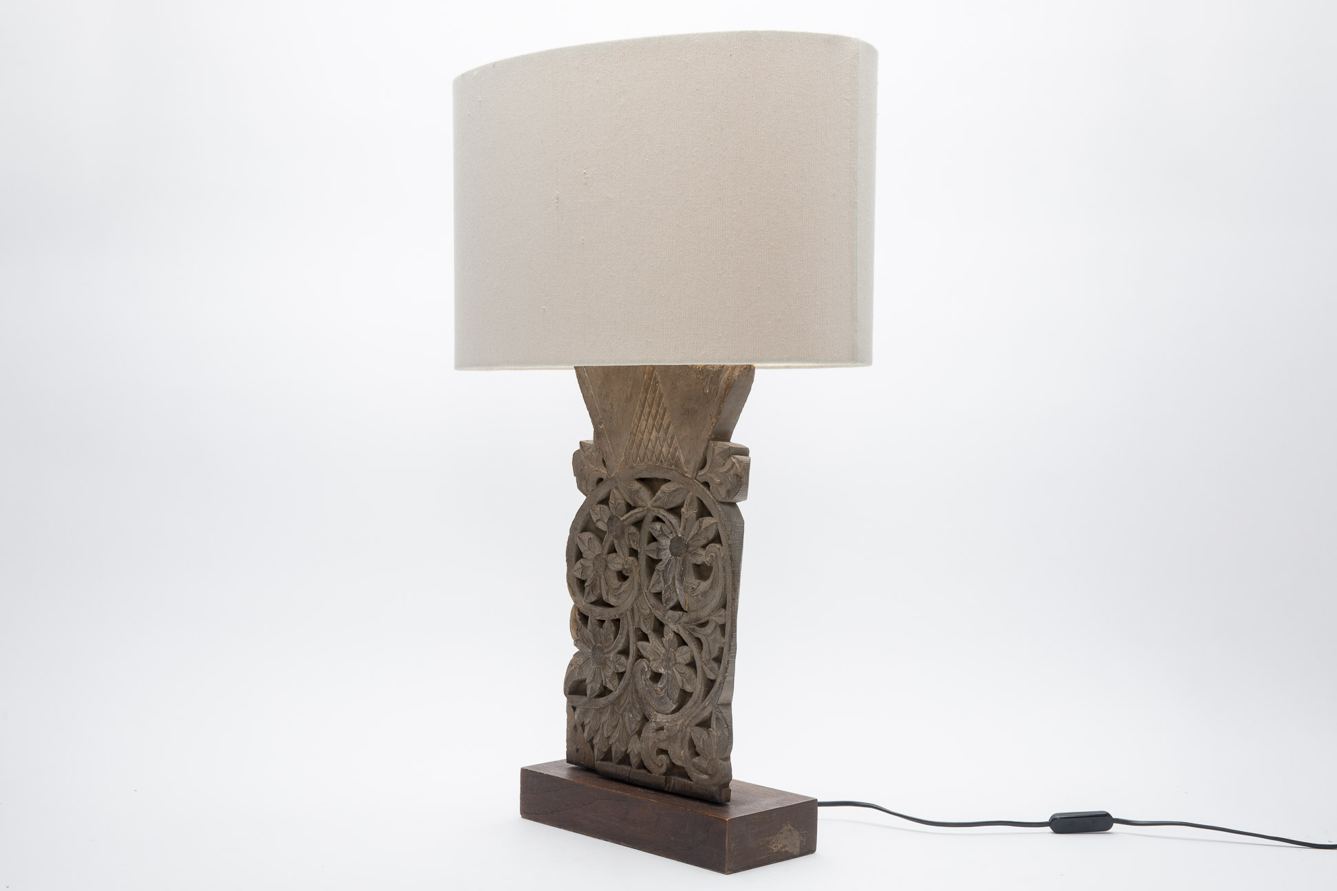 A BALINESE CARVED TABLE LAMP - Image 3 of 3