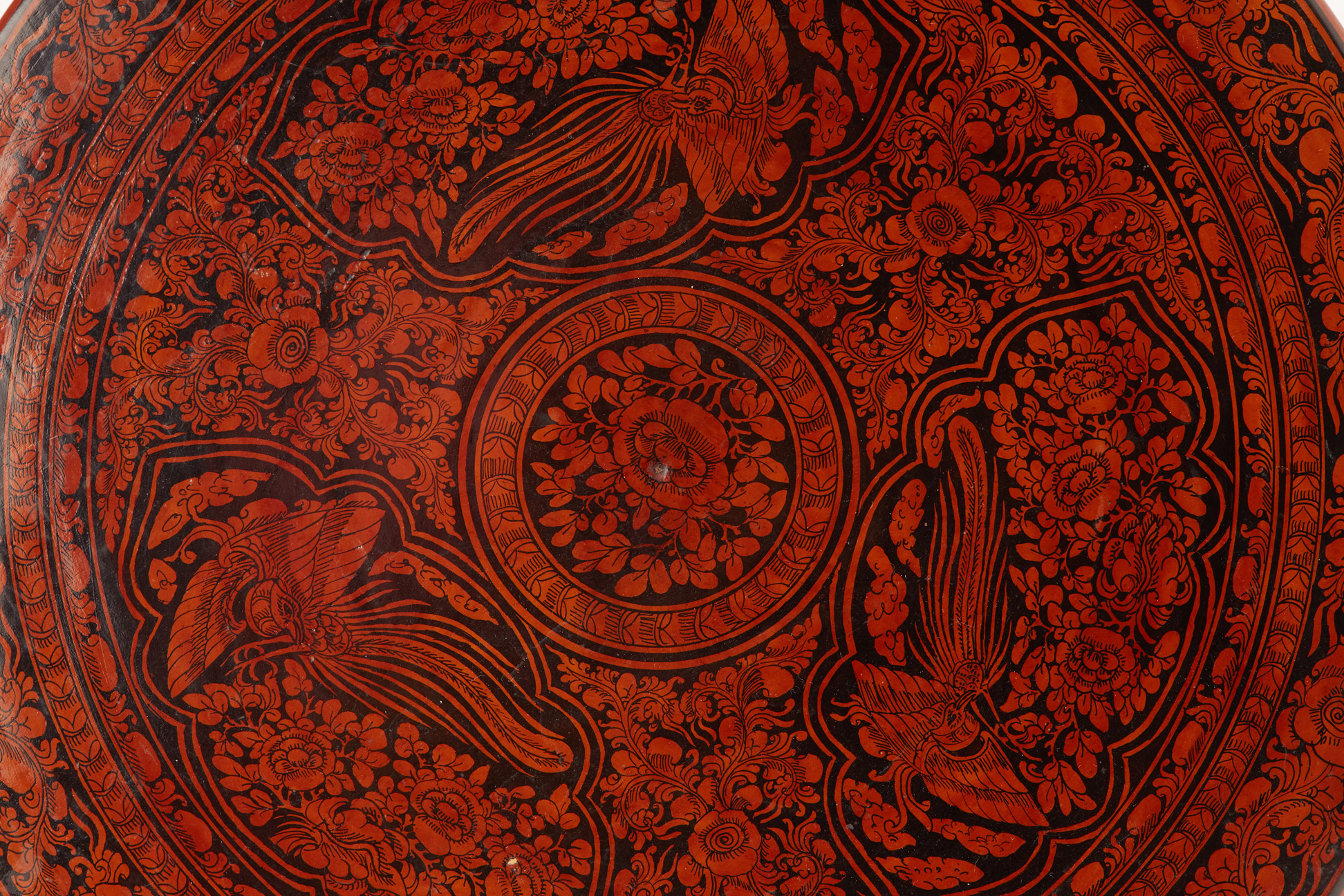 A LARGE INDONESIAN LACQUER BOX AND COVER - Image 3 of 3