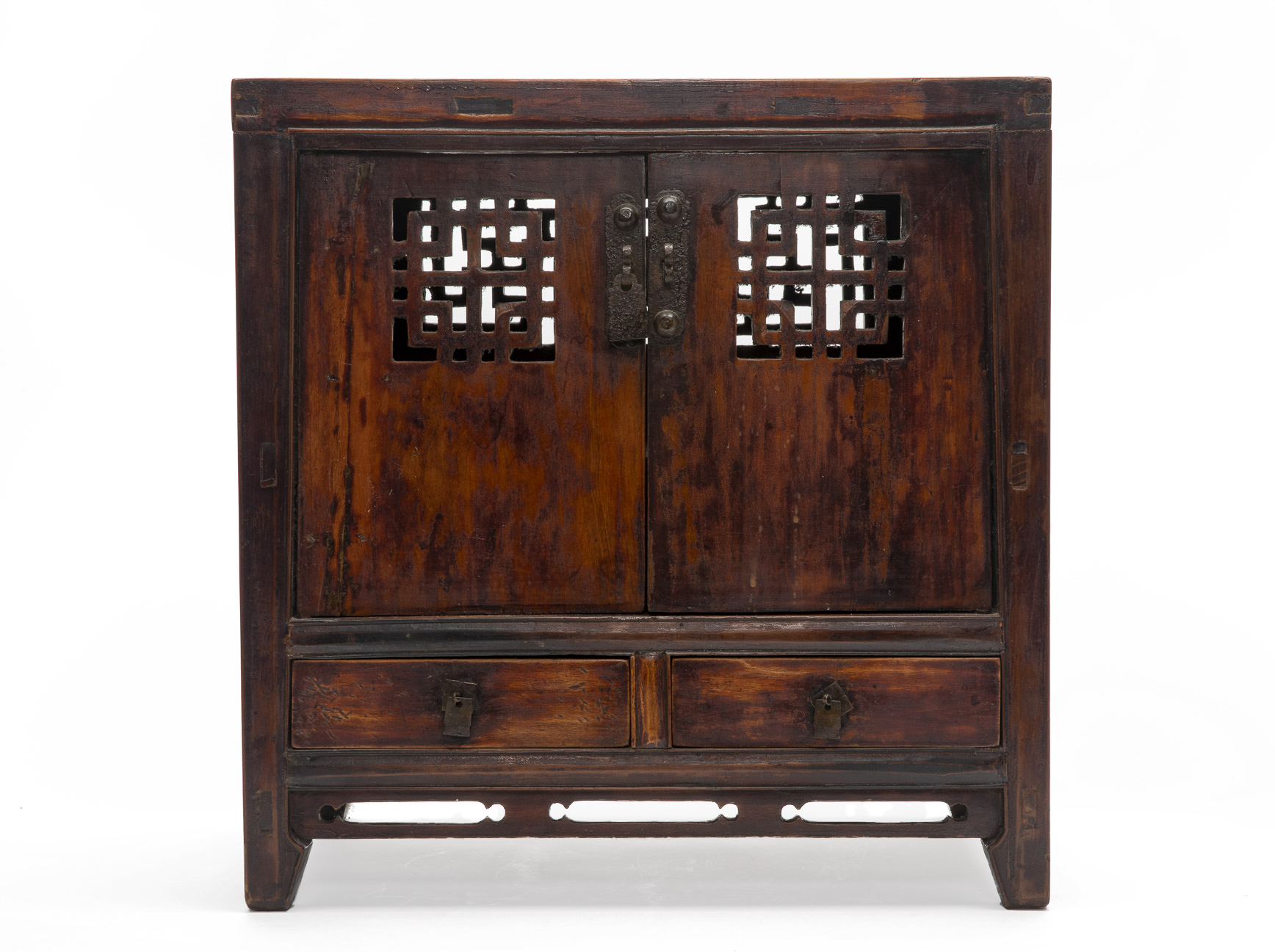 A CHINESE SMALL CARVED CABINET - Image 2 of 3