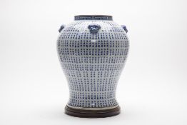 A LARGE BLUE AND WHITE PORCELAIN JAR ON STAND