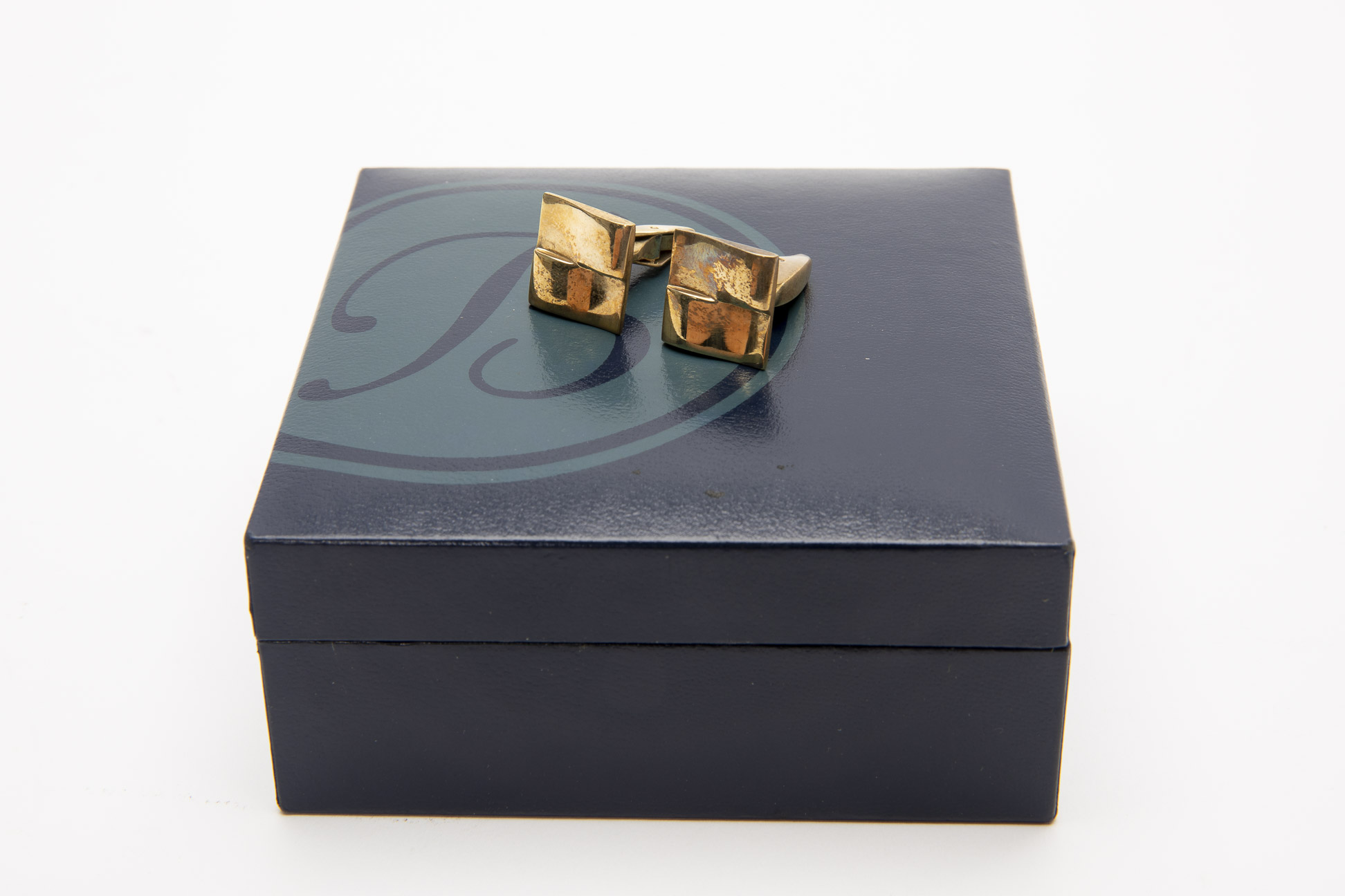 A PAIR OF 9K GOLD CUFFLINKS