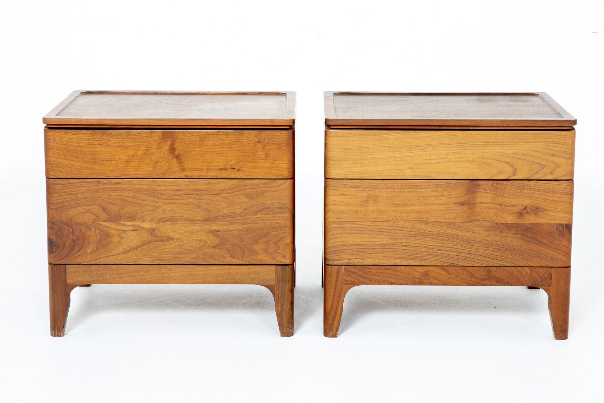 A PAIR OF CONTEMPORARY BEDSIDE TABLES - Image 2 of 3