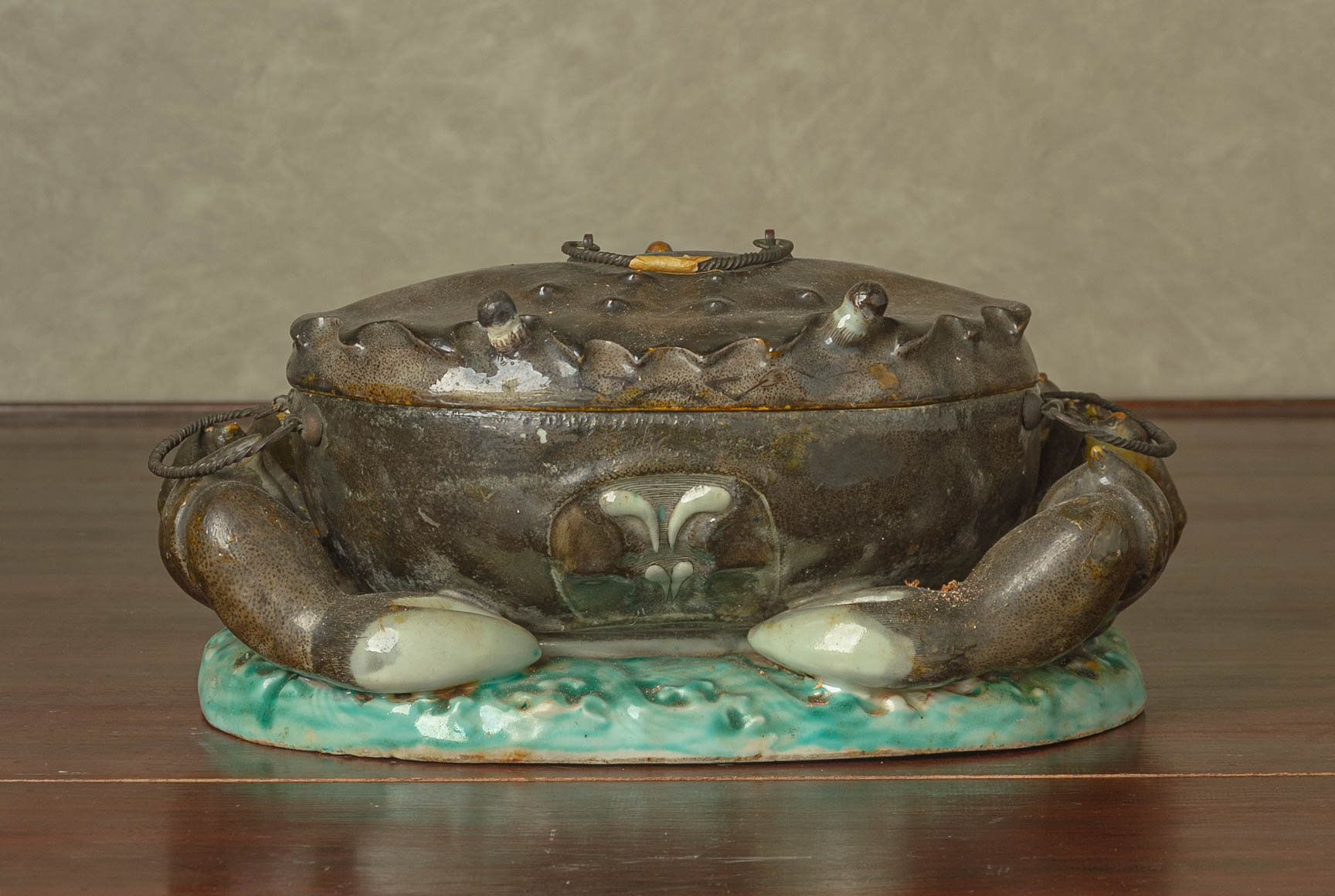 A NOVELTY CHINESE PORCELAIN CRAB TUREEN AND COVER - Image 2 of 3