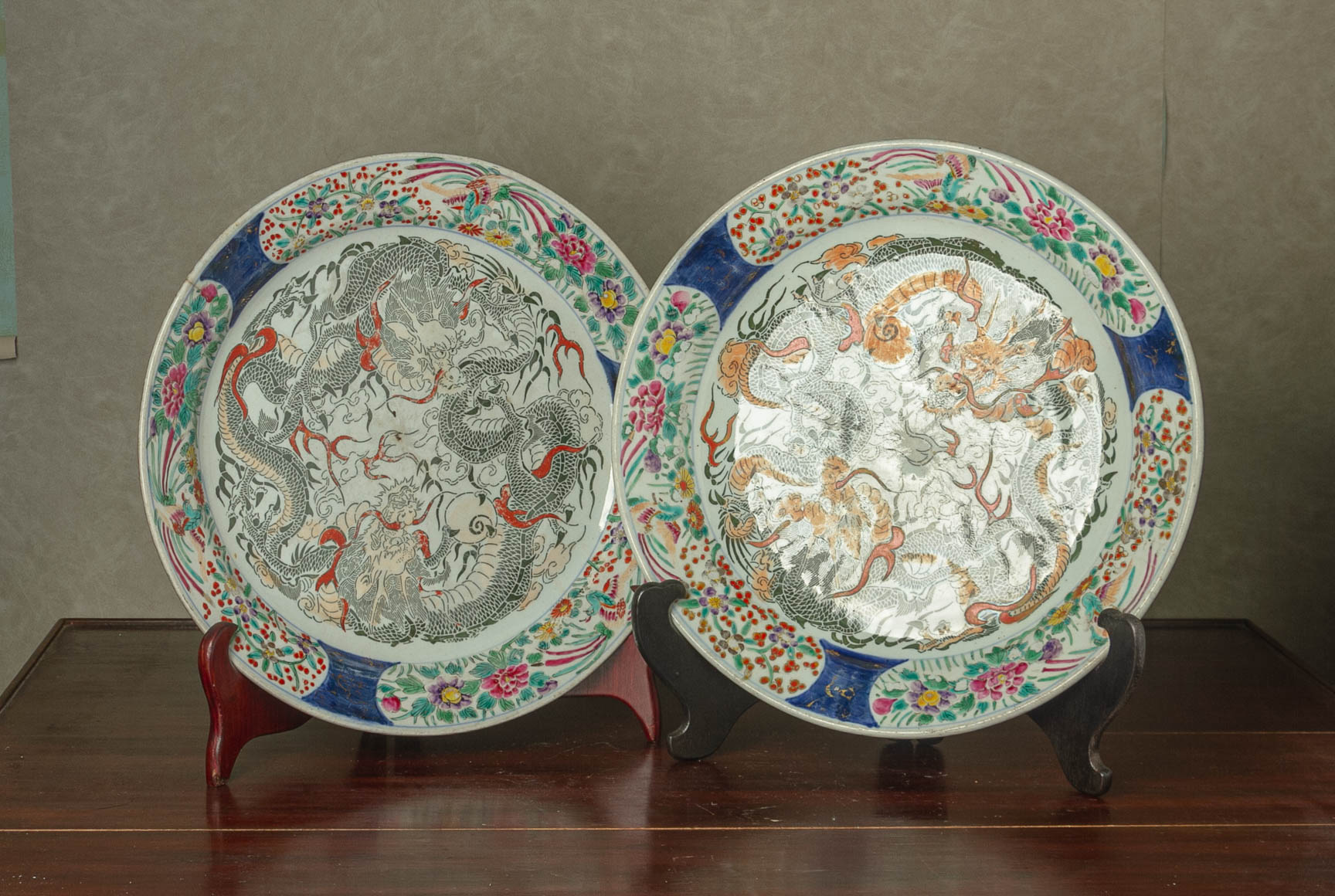 A PAIR OF JAPANESE PORCELAIN CHARGERS