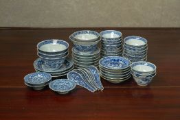 A GROUP OF BLUE AND WHITE PORCELAIN BOWLS AND DISHES