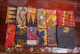 A QUANTITY OF ASSORTED BATIK CLOTHING AND TEXTILES