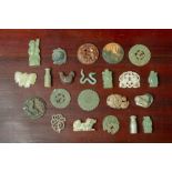 A LARGE ASSORTED GROUP OF JADE AND HARDSTONE CARVINGS