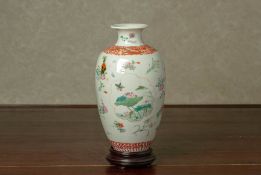 A FAMILLE ROSE PORCELAIN VASE