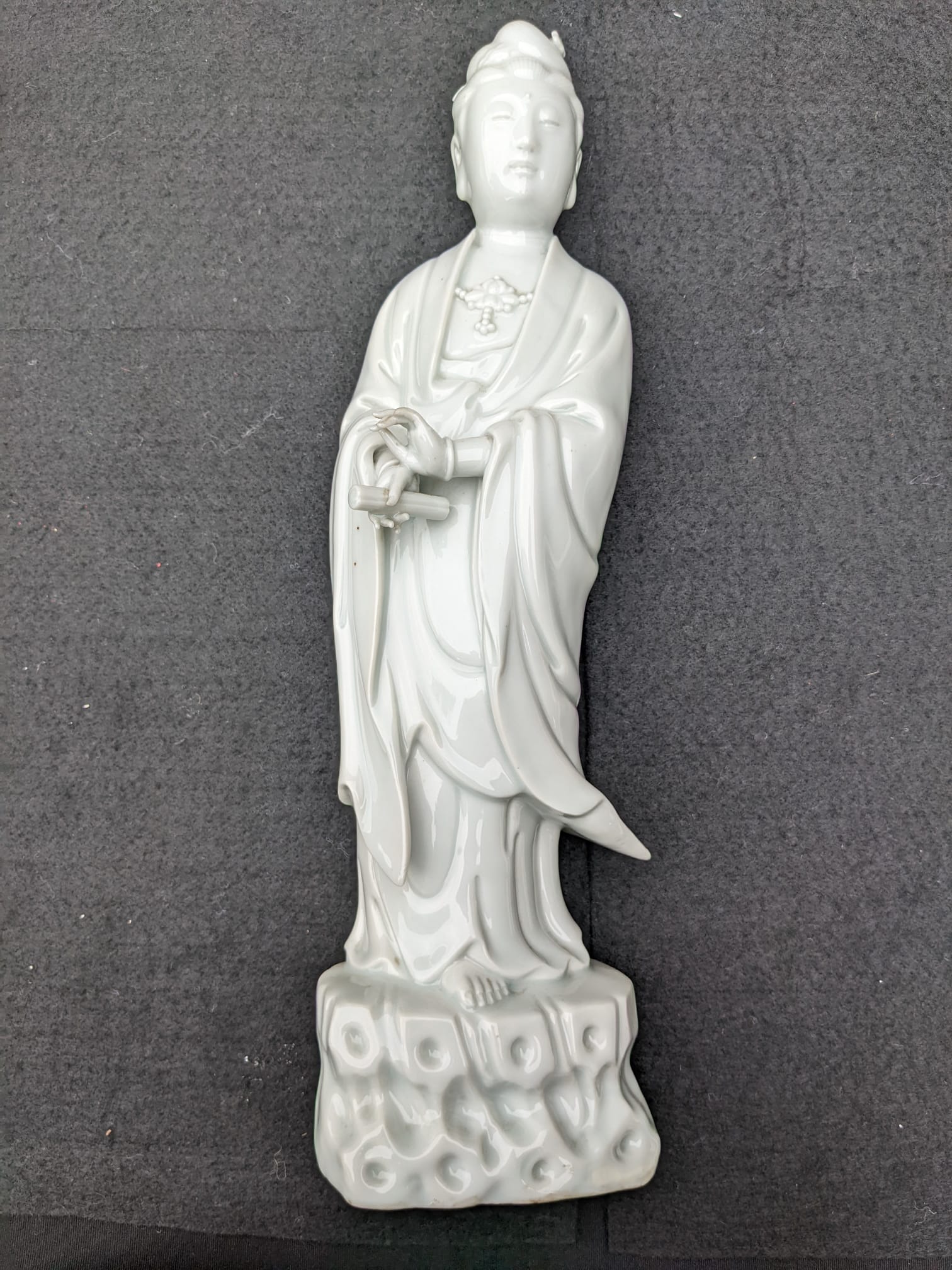 FIVE BLANC DE CHINE AND GREEN GLAZED FIGURES OF GUANYIN - Image 6 of 22