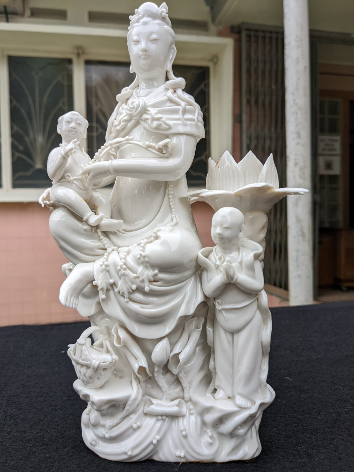 TWO BLANC DE CHINE PORCELAIN FIGURES OF GUANYIN - Image 8 of 12