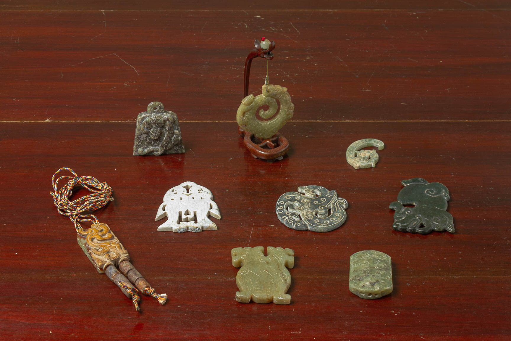 A GROUP OF ARCHAIC STYLE JADE PENDANTS