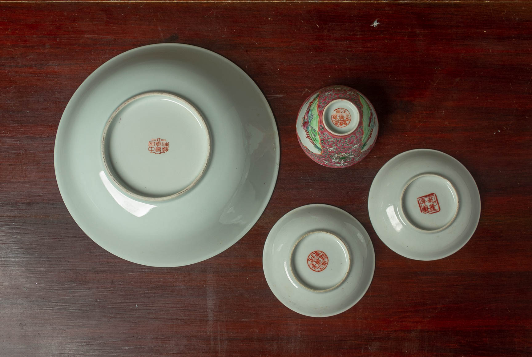 AN ASSORTED QUANTITY OF PINK GROUND CHINESE DINNERWARES - Image 2 of 2