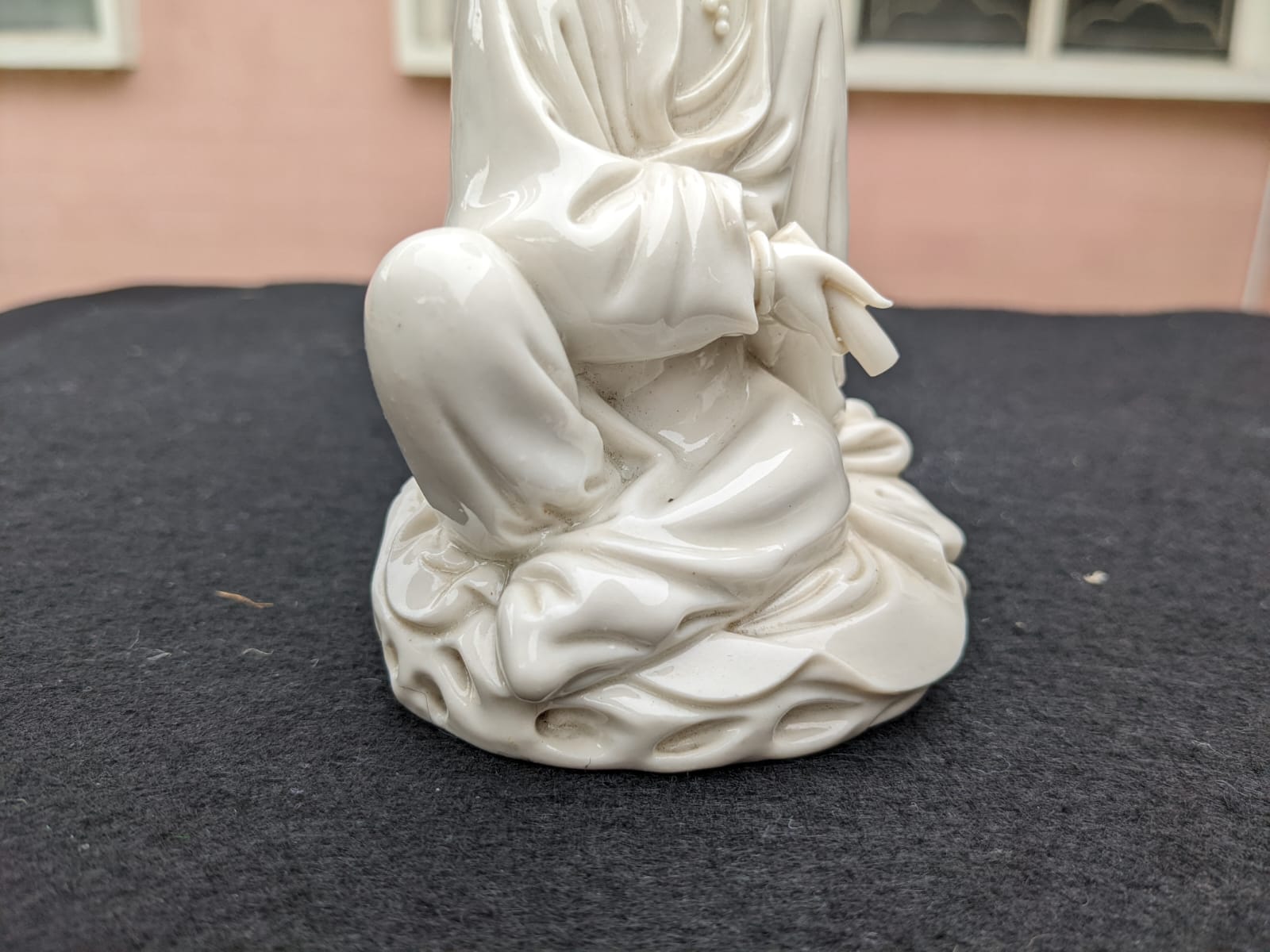 THREE BLANC DE CHINE PORCELAIN MODELS OF GUANYIN - Image 10 of 14