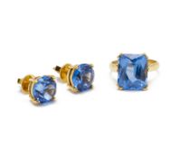 A SYNTHETIC BLUE STONE RING AND EARRINGS SET