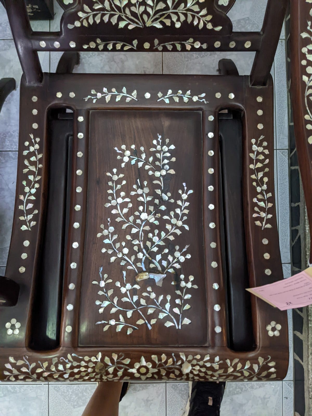 A PAIR OF MOTHER OF PEARL INLAID CHAIRS AND A SIDE TABLE - Image 9 of 23