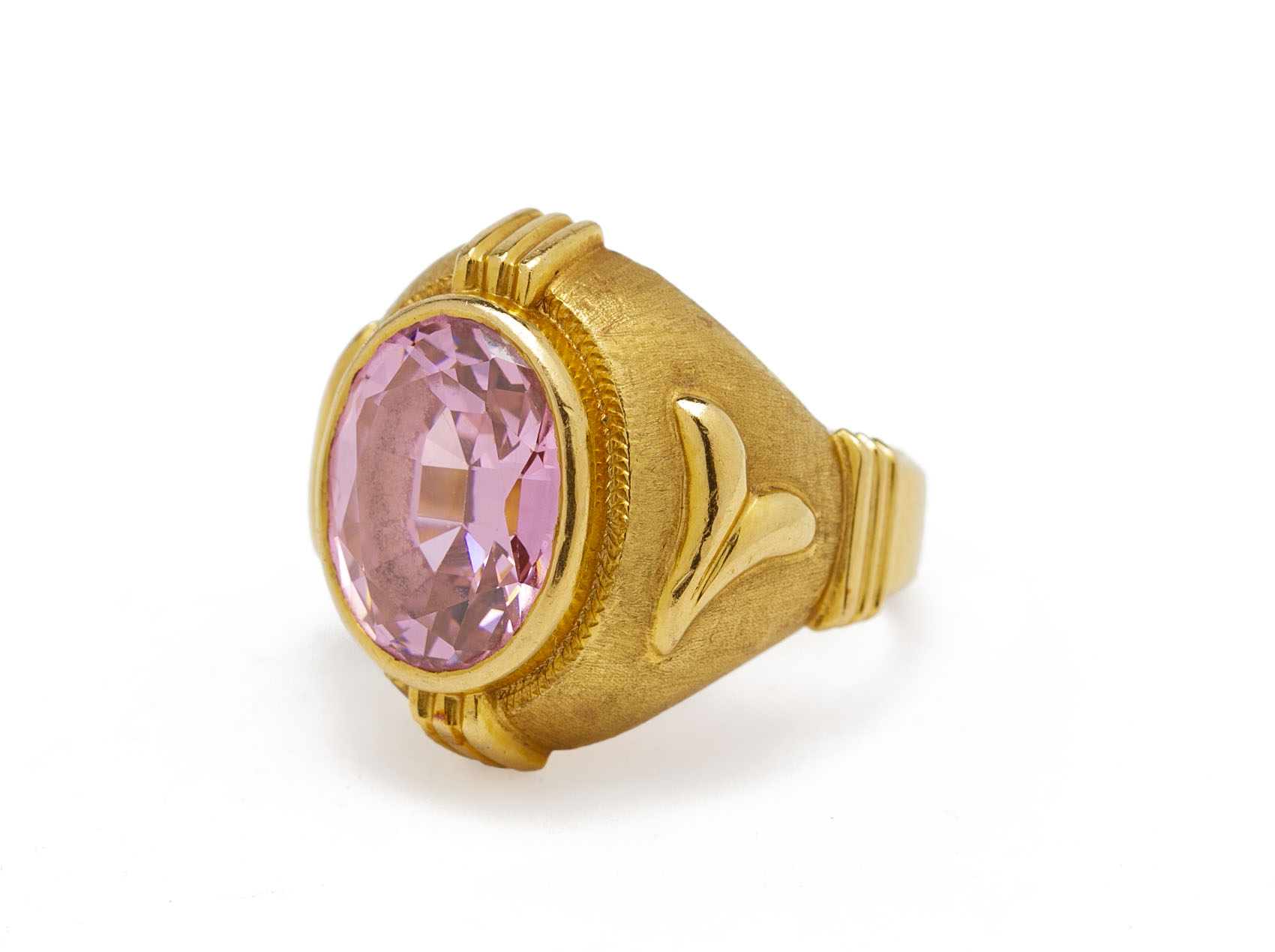 A SYNTHETIC PINK SAPPHIRE SINGLE STONE RING