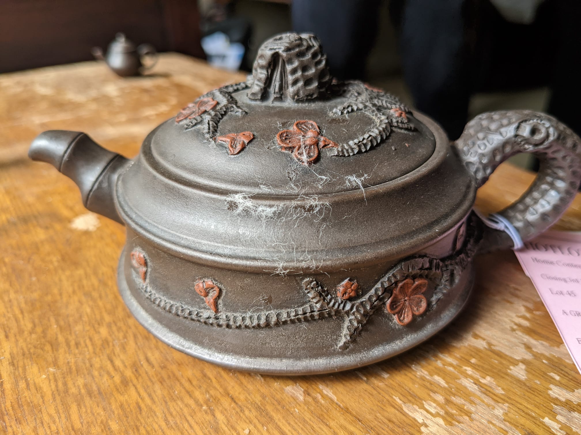 A GROUP OF YIXING POTTERY TEAPOTS - Image 6 of 9
