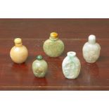 A GROUP OF FIVE CARVED JADE SNUFF BOTTLES