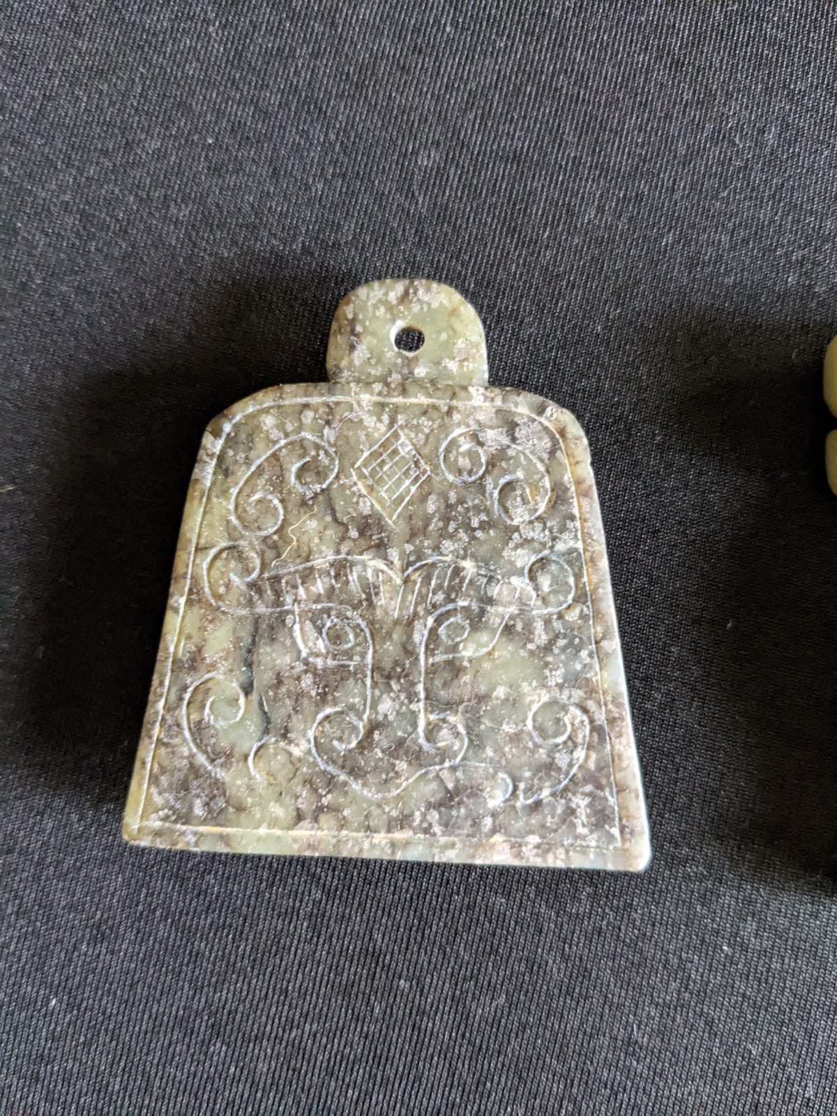 A GROUP OF ARCHAIC STYLE JADE PENDANTS - Image 8 of 21