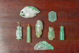 A GROUP OF JADE CARVINGS AND PENDANTS