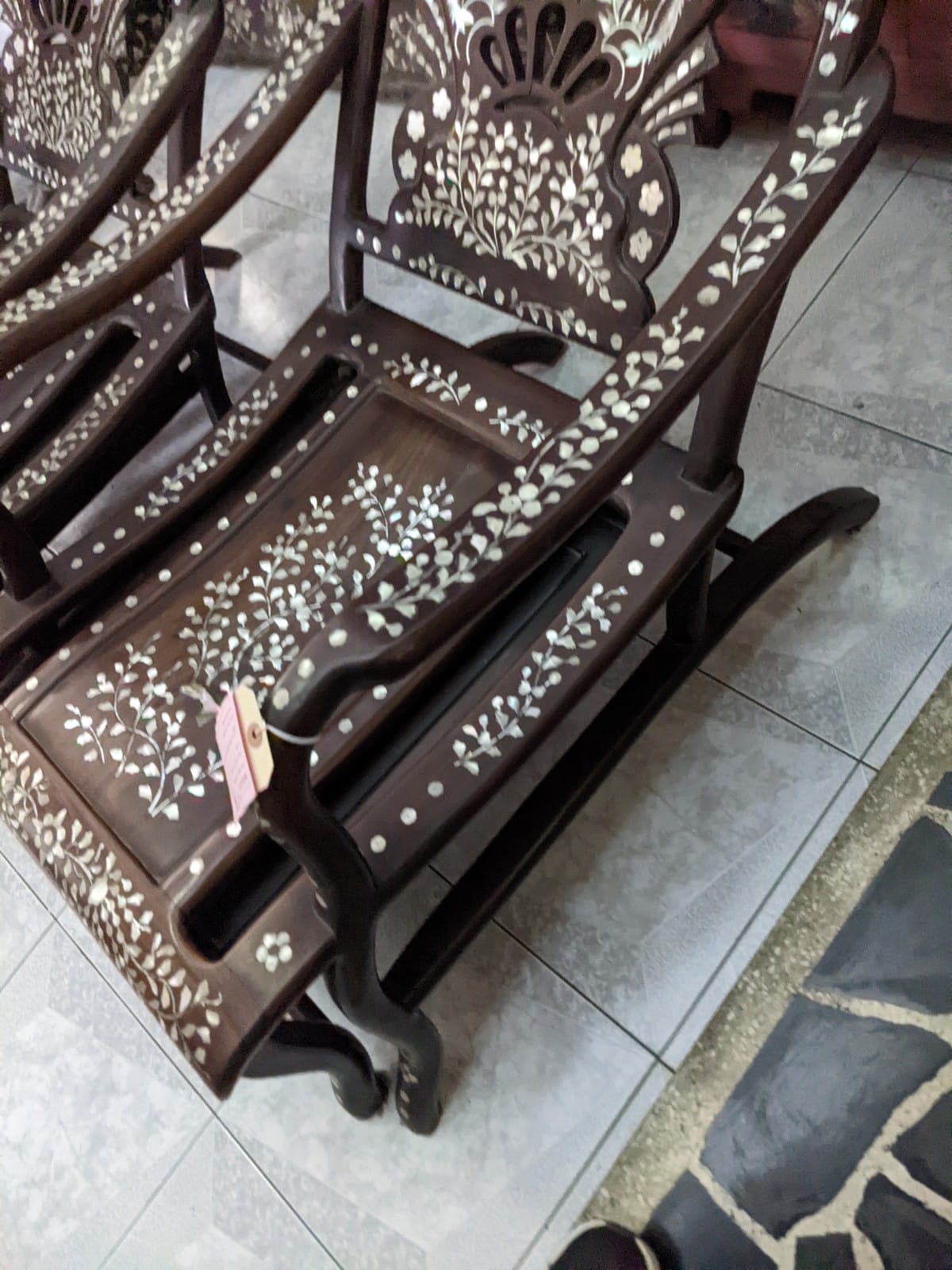 A PAIR OF MOTHER OF PEARL INLAID CHAIRS AND A SIDE TABLE - Image 16 of 23