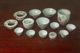 A GROUP OF FAMILLE ROSE PORCELAIN ITEMS