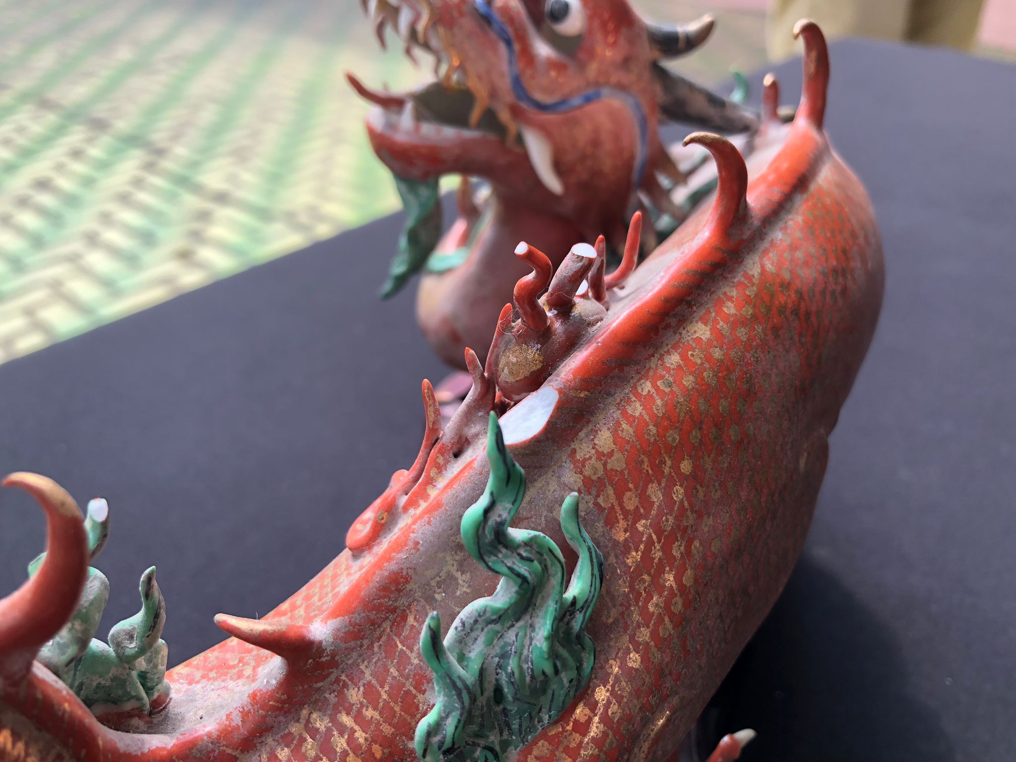 A CORAL GROUND PORCELAIN MODEL OF A DRAGON - Image 8 of 10