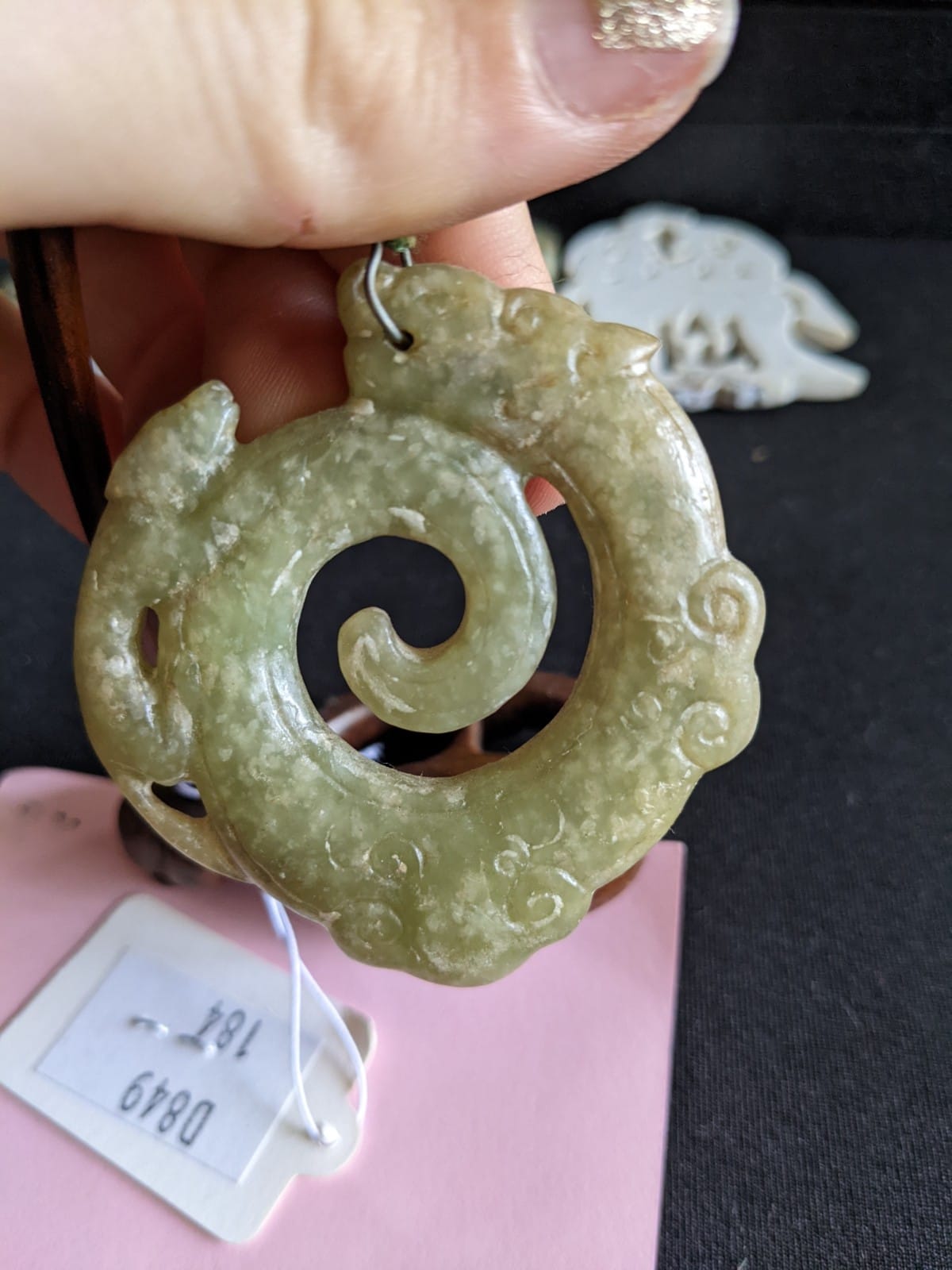 A GROUP OF ARCHAIC STYLE JADE PENDANTS - Image 11 of 21