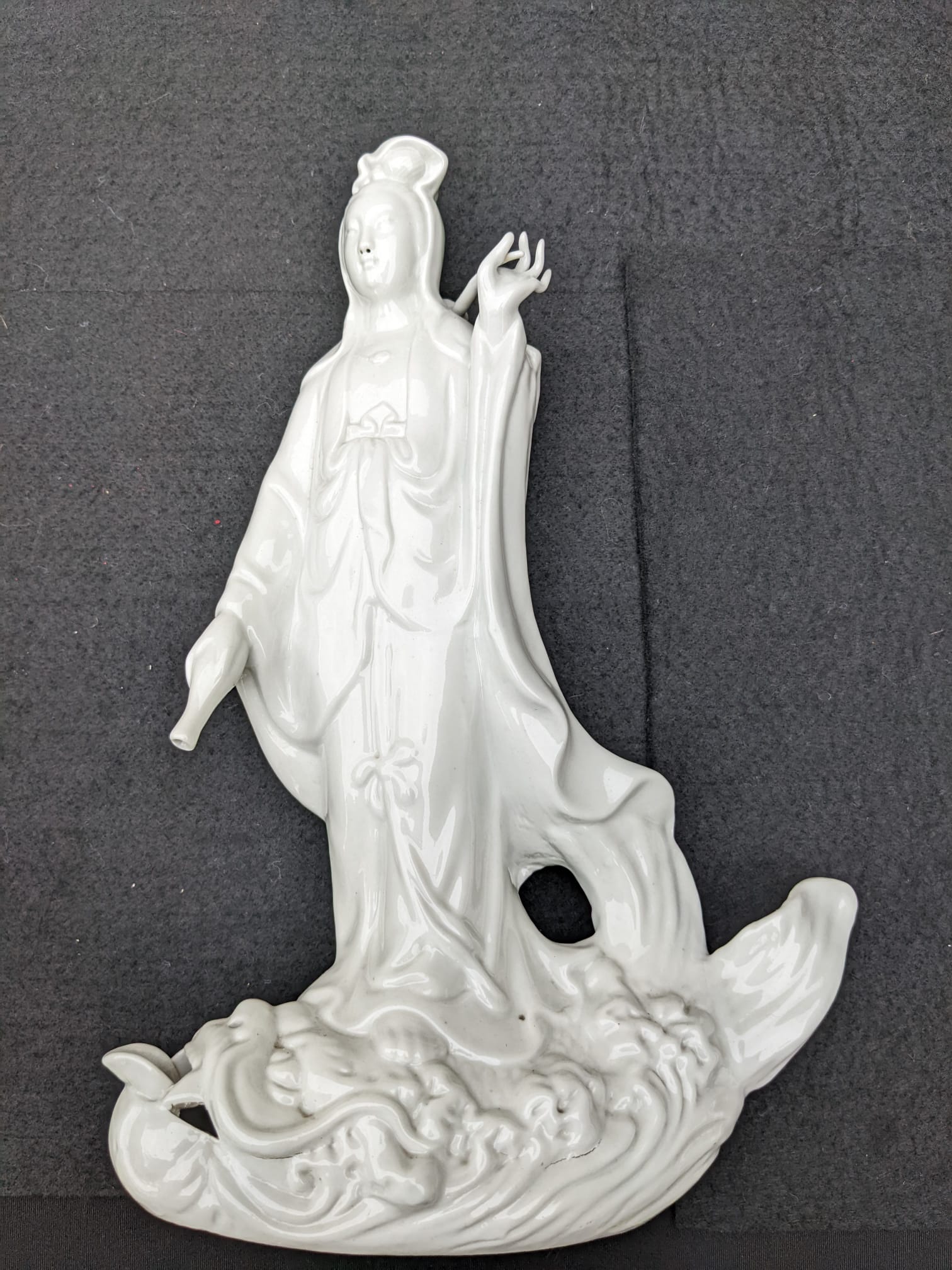FIVE BLANC DE CHINE AND GREEN GLAZED FIGURES OF GUANYIN - Image 12 of 22