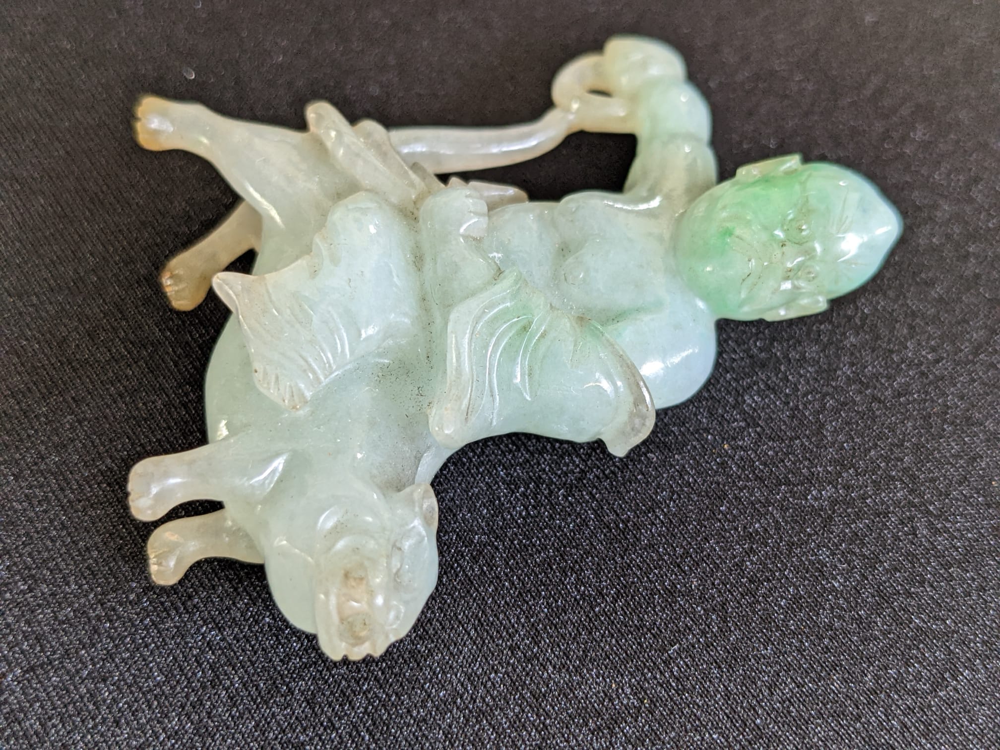 A GROUP OF THREE JADE CARVINGS - Image 6 of 8