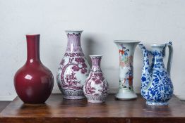 A GROUP OF DECORATIVE ORIENTAL CERAMICS