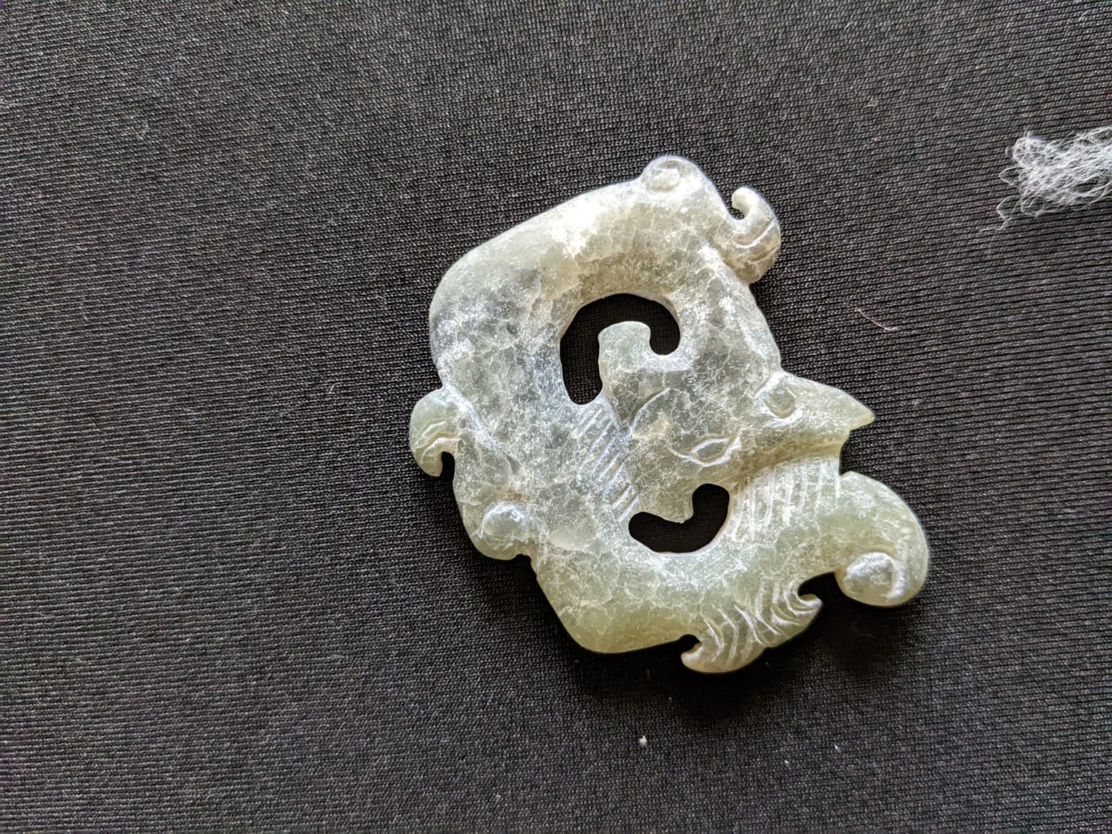 A GROUP OF ARCHAIC STYLE JADE PENDANTS - Image 16 of 21