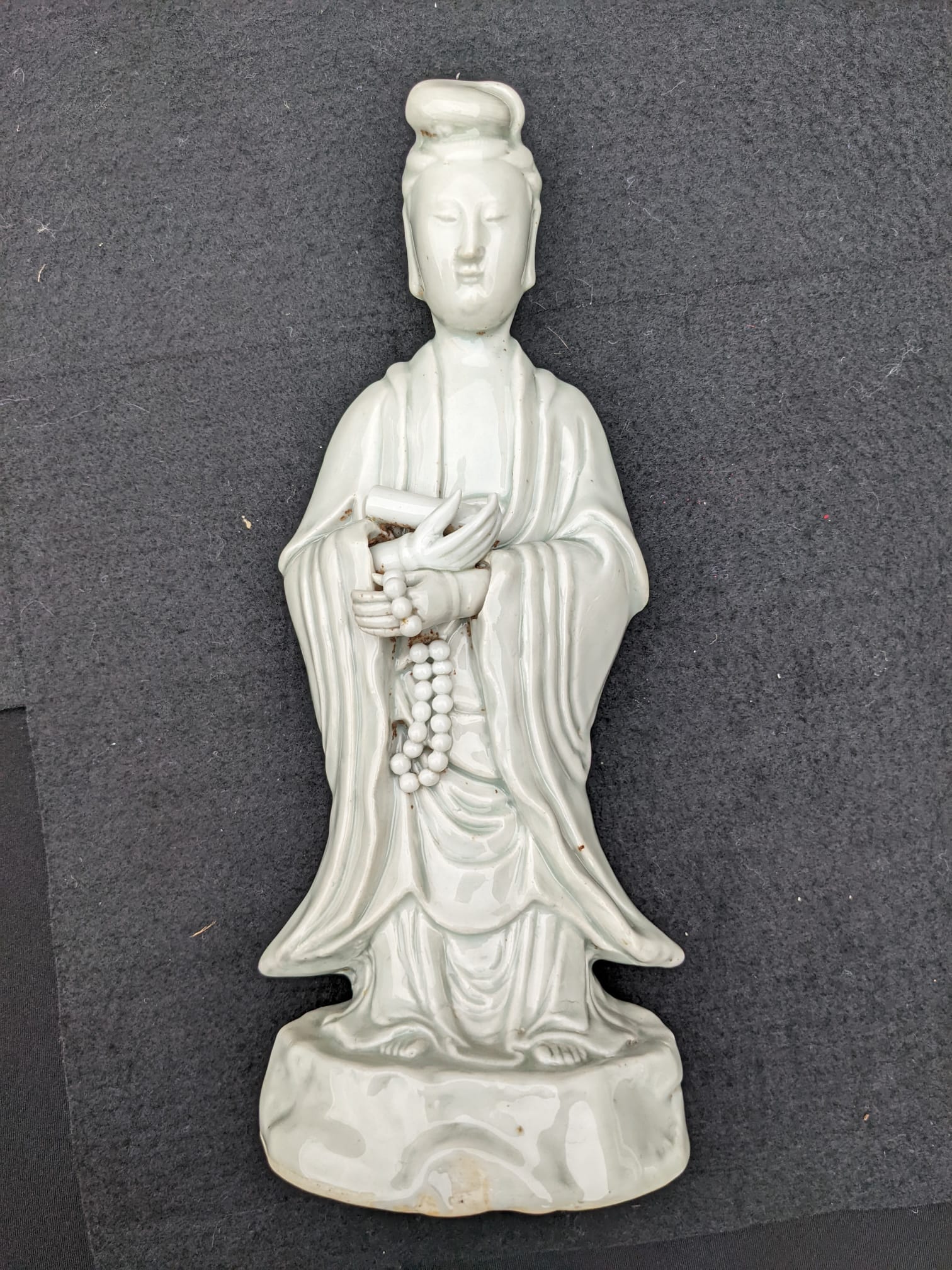 FIVE BLANC DE CHINE AND GREEN GLAZED FIGURES OF GUANYIN - Image 14 of 22