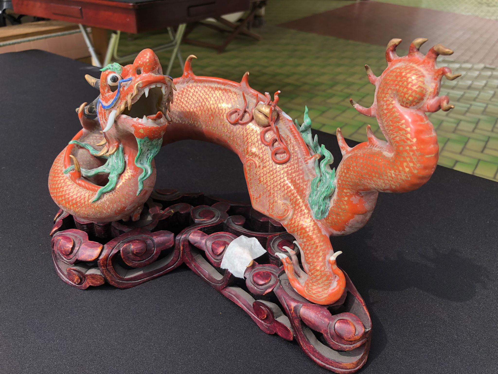 A CORAL GROUND PORCELAIN MODEL OF A DRAGON - Image 10 of 10