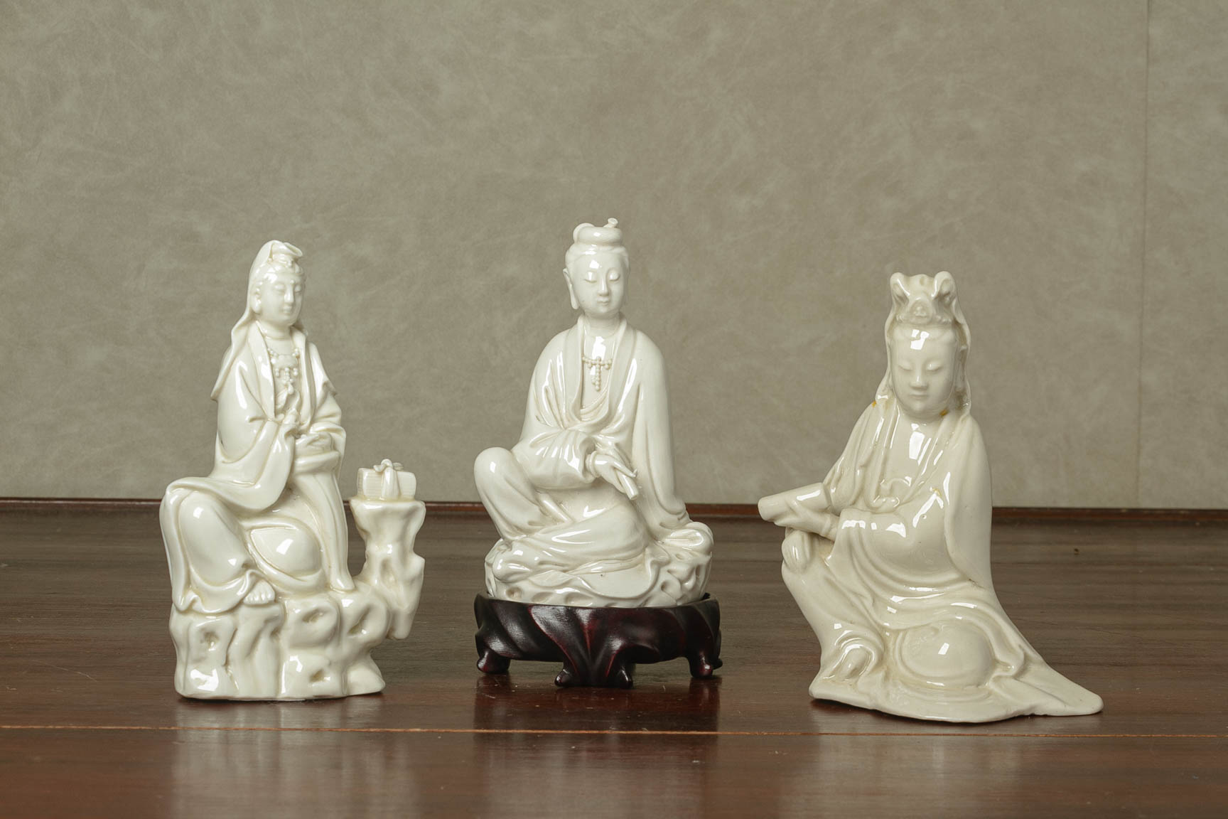 THREE BLANC DE CHINE PORCELAIN MODELS OF GUANYIN