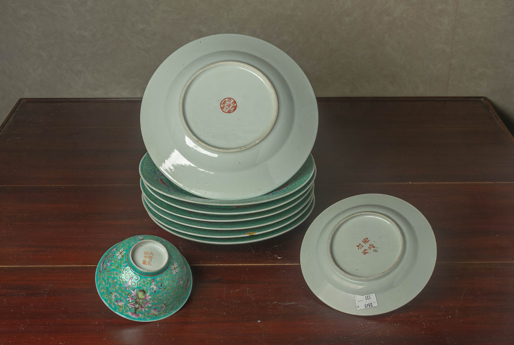 A GROUP OF TURQUOISE GROUND FAMILLE ROSE DINNERWARE - Image 2 of 2