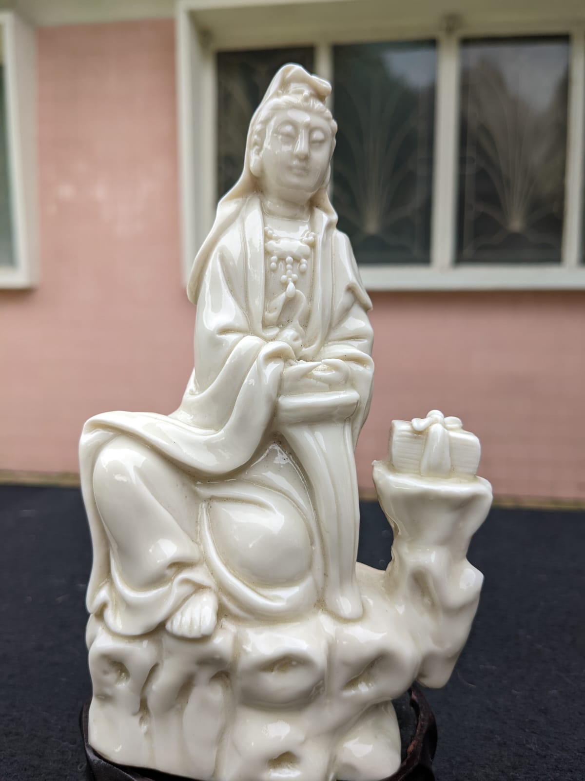 THREE BLANC DE CHINE PORCELAIN MODELS OF GUANYIN - Image 4 of 14