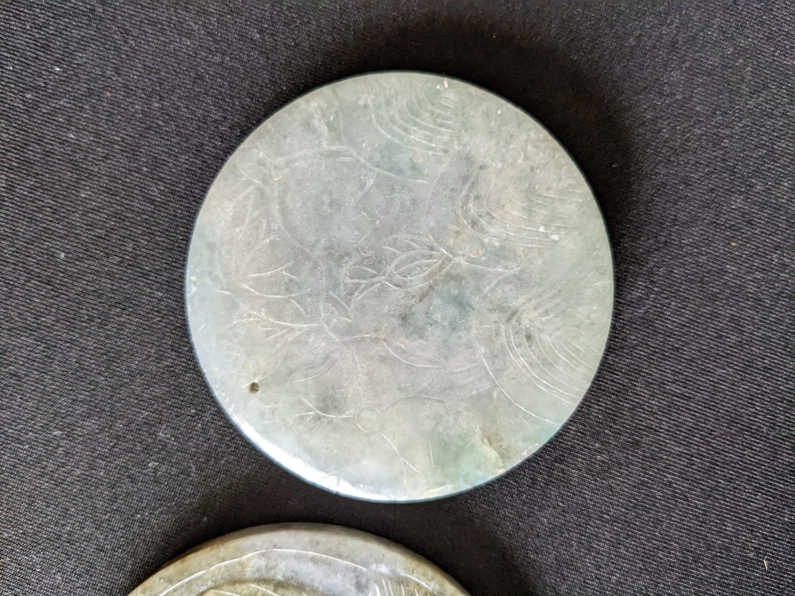 A GROUP OF EIGHT JADE BELT BUCKLES AND DISKS - Image 5 of 20