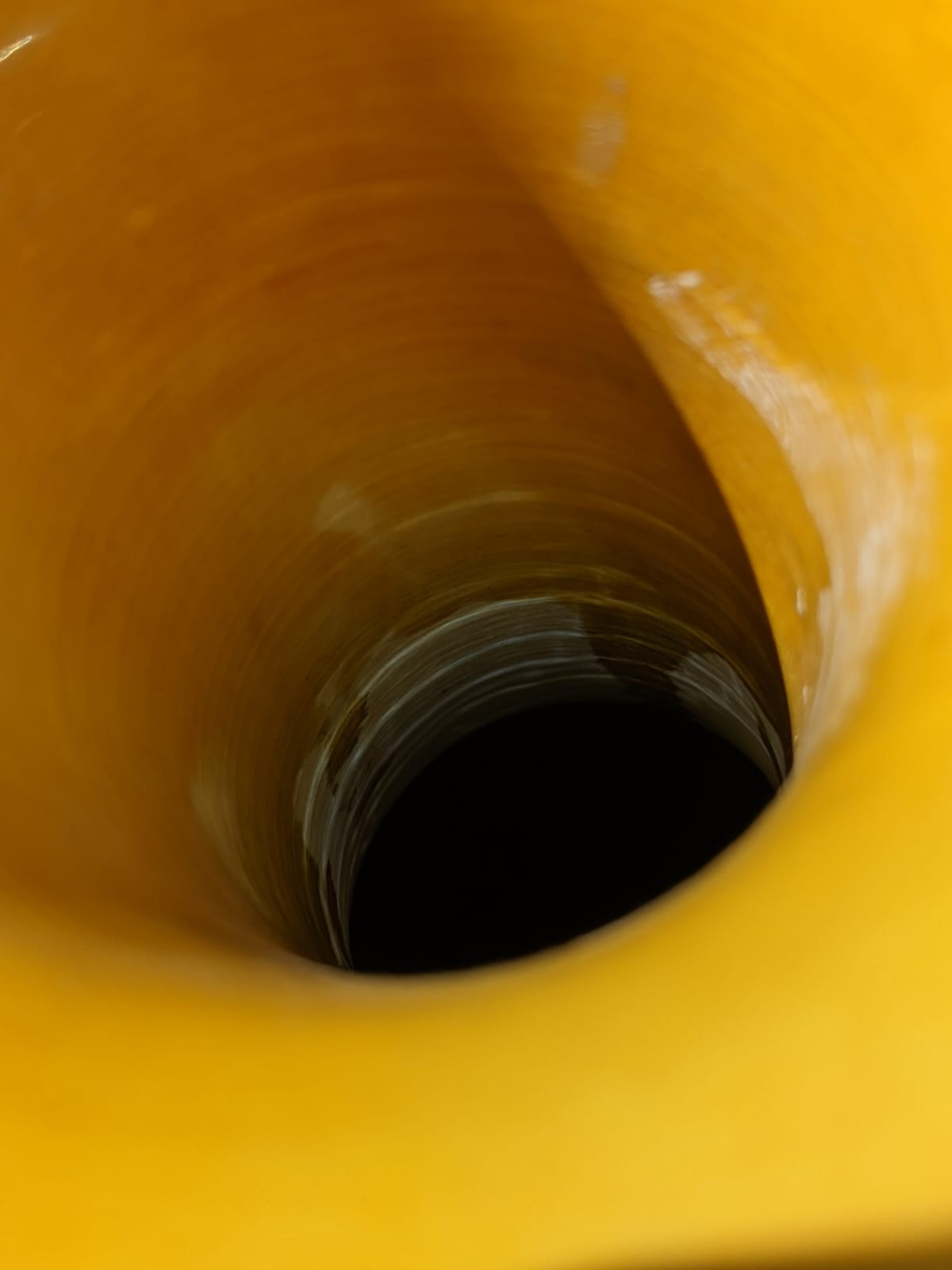 A YELLOW GROUND GREEN ENAMELLED VASE - Image 7 of 10