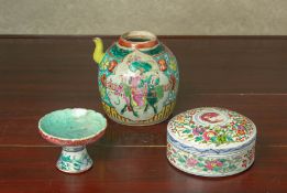 A GROUP OF FAMILLE ROSE CERAMICS