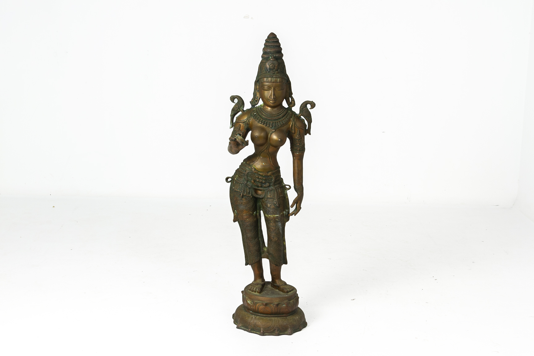 A BRONZE INDIAN SCULPTURE OF THE GODDESS PARVATI