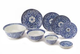 A GROUP OF BLUE AND WHITE PORCELAIN ITEMS