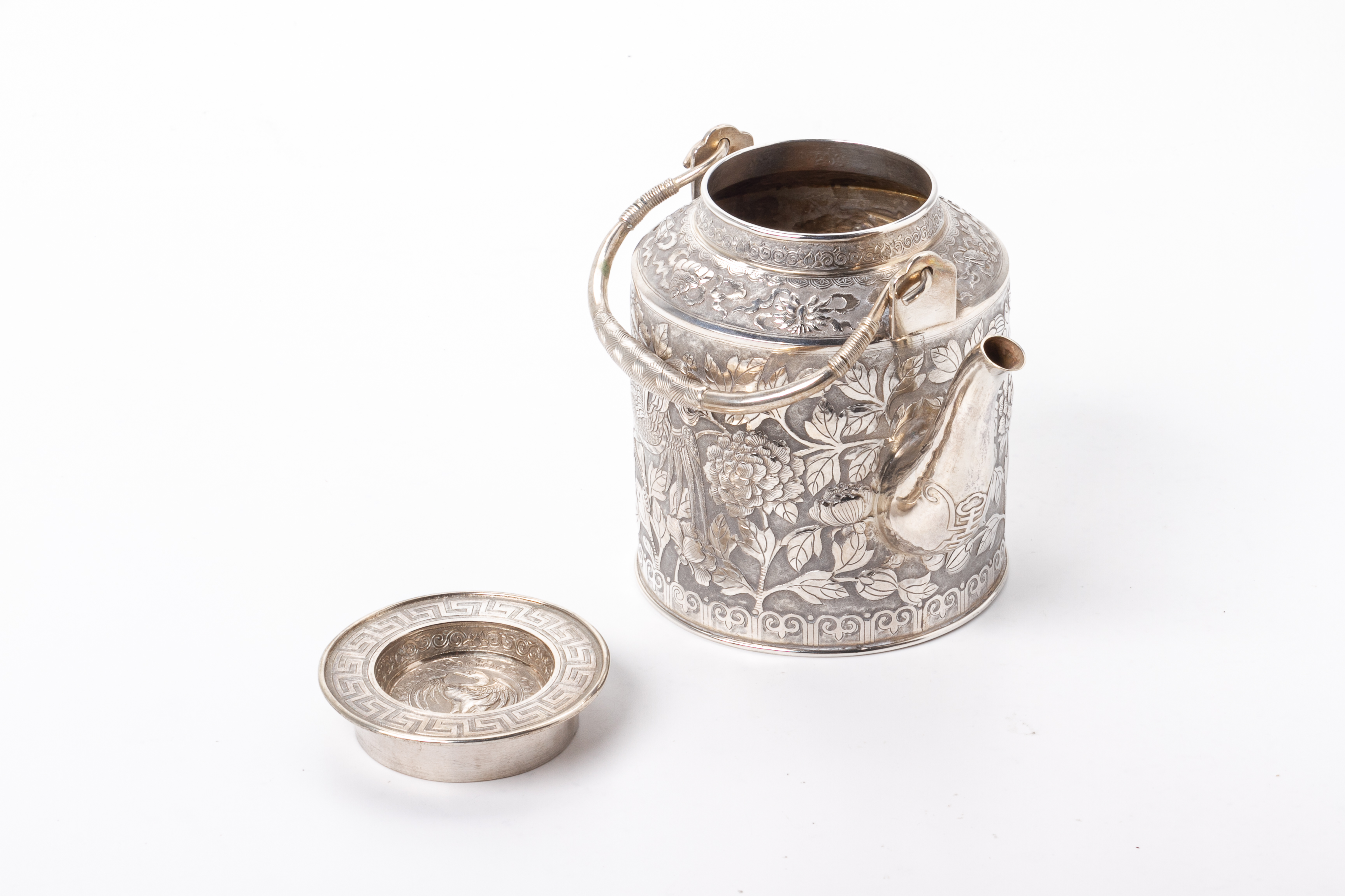 A SILVER CYLINDRICAL TEAPOT - Image 2 of 6
