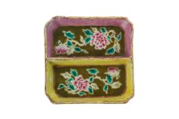 A FAMILLE ROSE MUSTARD GREEN SQUARE DIVIDED SAUCE DISH